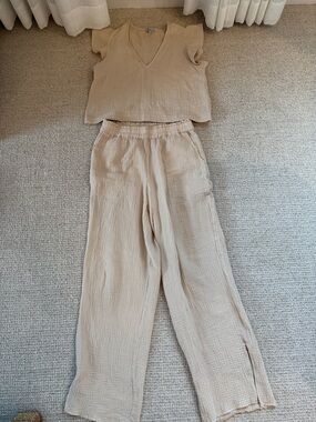 Rails Light Beige Gauze 2 Piece Matching Set - Top and Wide-Leg Pants Size M